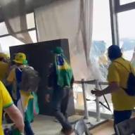Brasile | Assalto dei fan di Bolsonaro ai palazzi del potere